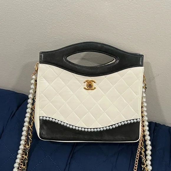 Up for Trade🔥🔥🔥RARE 🔥 Chanel Mini Tote Pearl Crossbody Bag - Picture 3 of 14